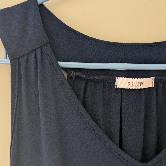 Sleeveless blouse - Picture 2 of 3